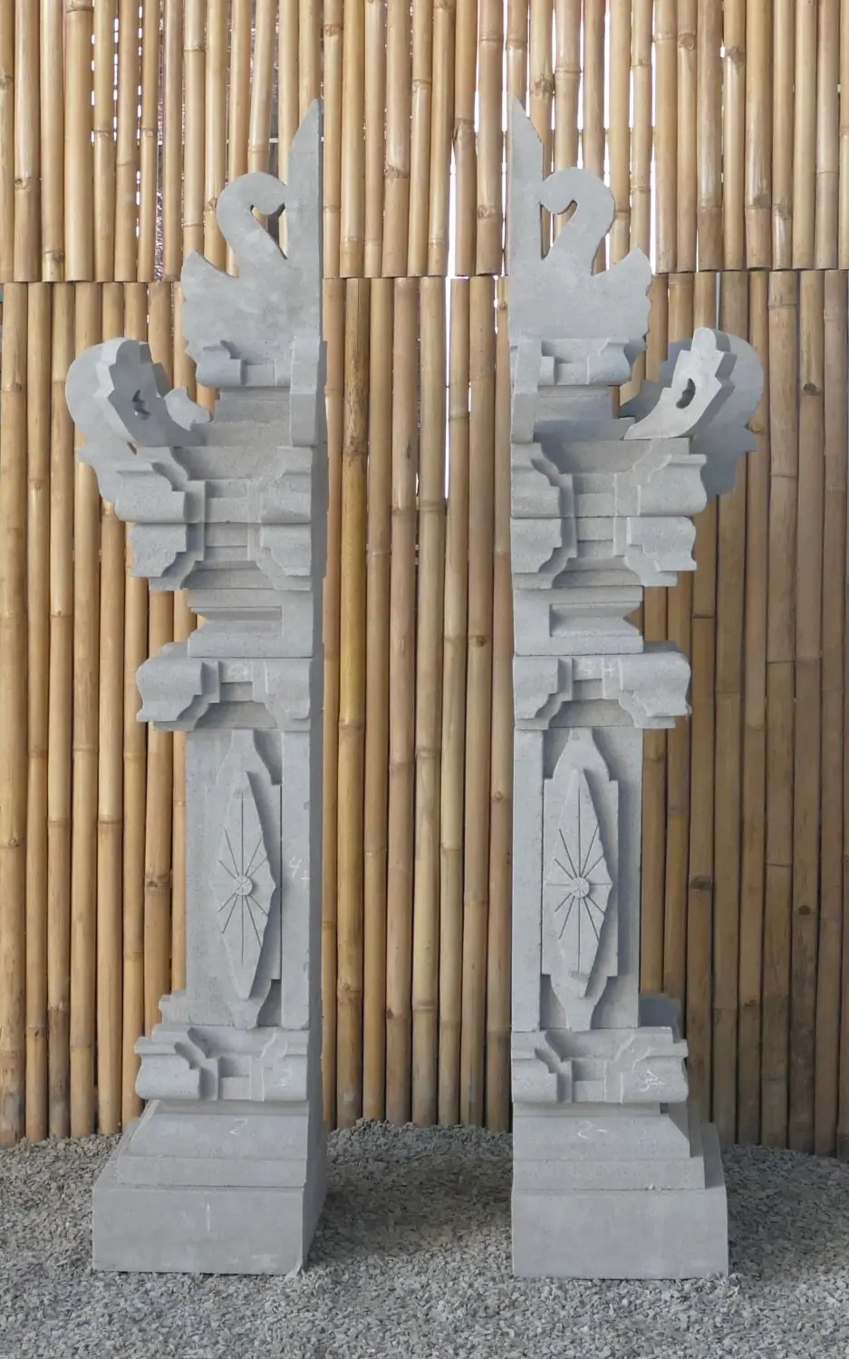  Product image 9 of the product “Balinese Gate, casted with Paras Stone. 2 Elements right and left. Total Height of 150cm. Mulitparted. ”